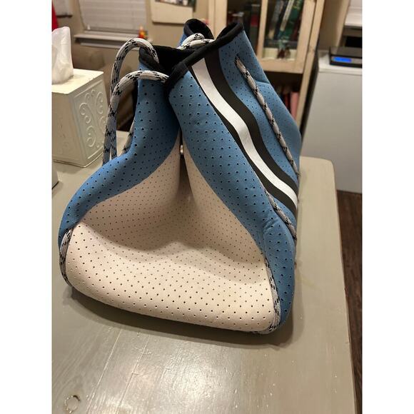 Blue and White Tote Casual Soft Light Weight - Picture 3 of 16